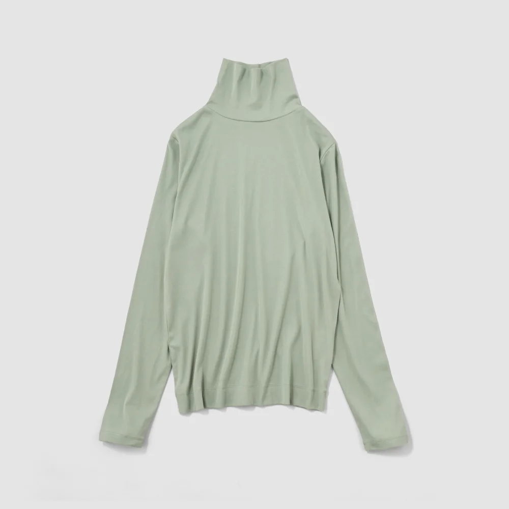 〈O2〉レディス タートルネックカットソー セージ