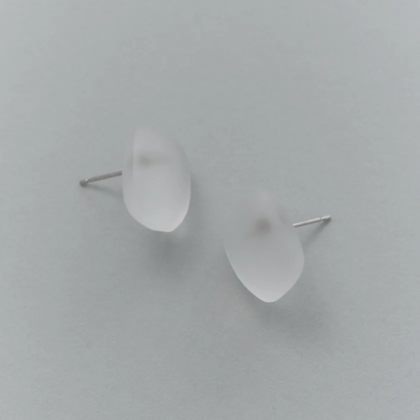 水晶のレクタングルピアス