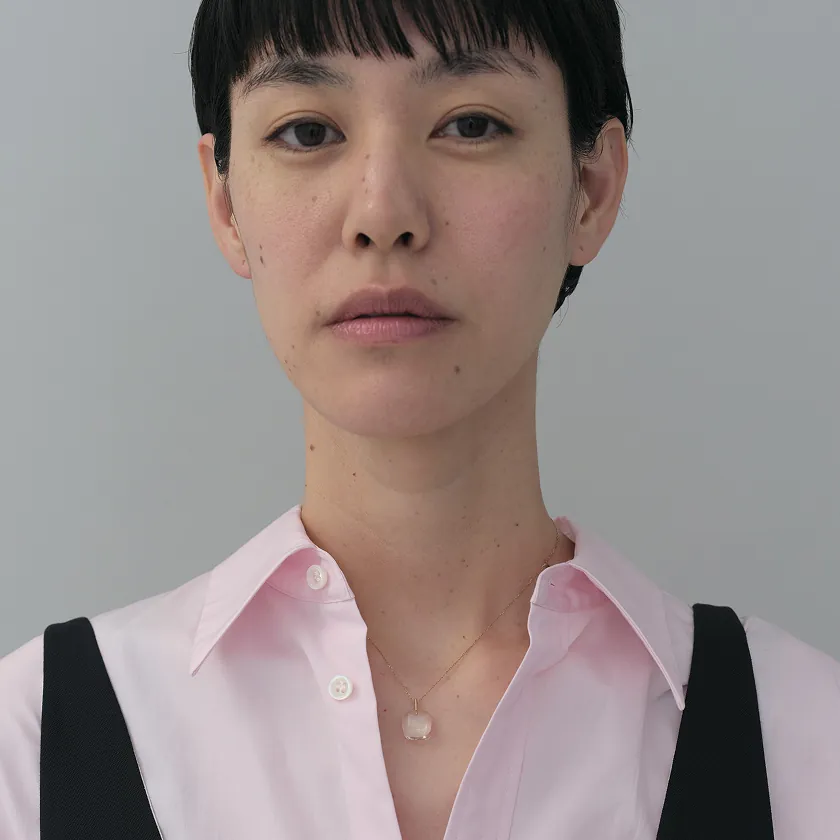 水晶のスクエアネックレス