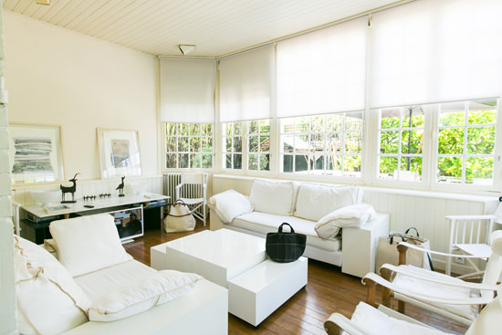 ▲ソファカバーなどもタンピコバッグと同じ生地で全て手作りされたもの。すべて、ディディエさんの手によるものだそう